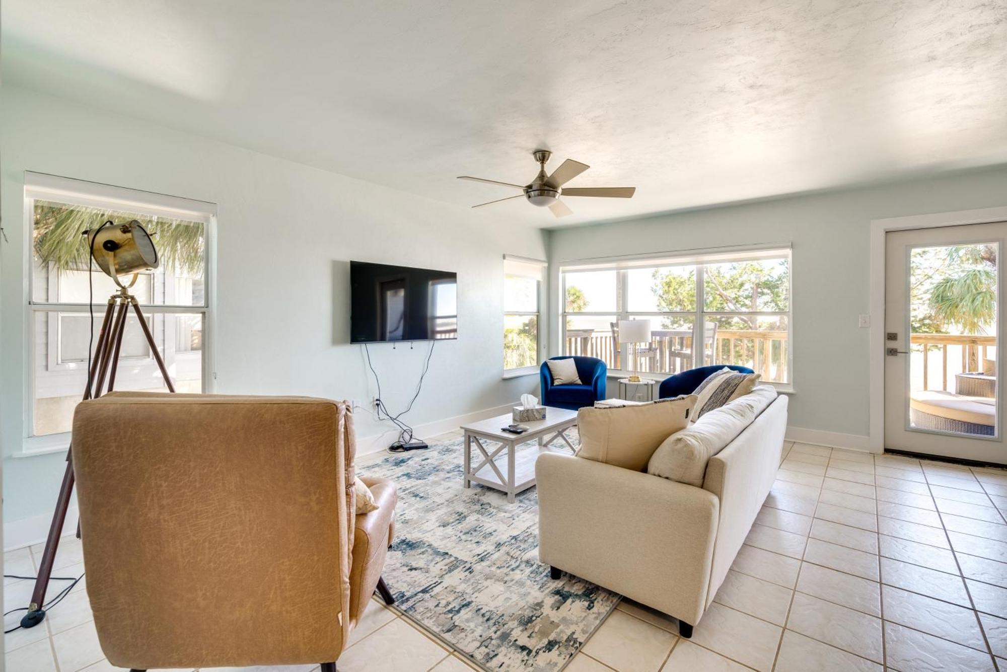 Cedar Key Condo With Balcony And Gulf Views! Kültér fotó