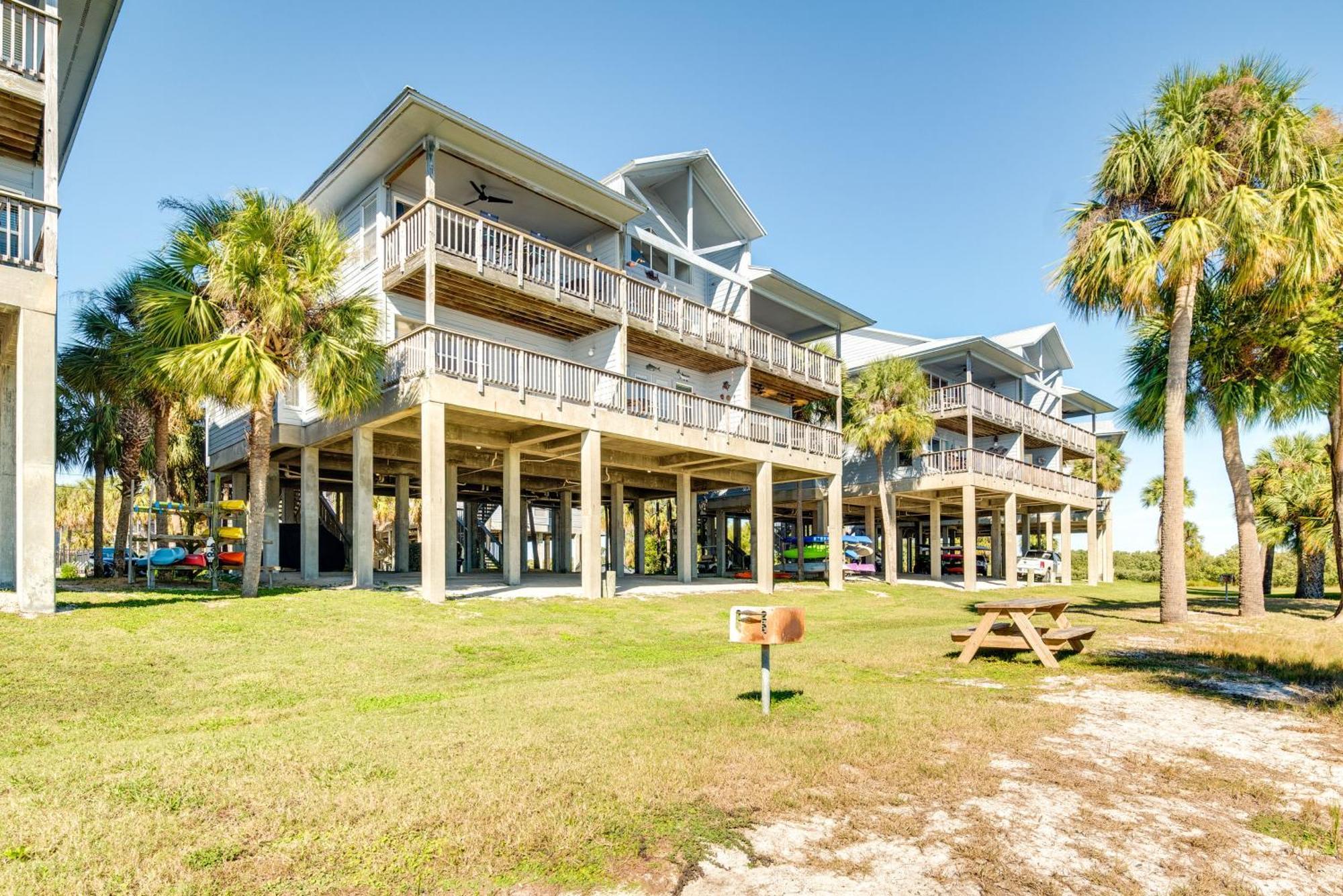 Cedar Key Condo With Balcony And Gulf Views! Kültér fotó